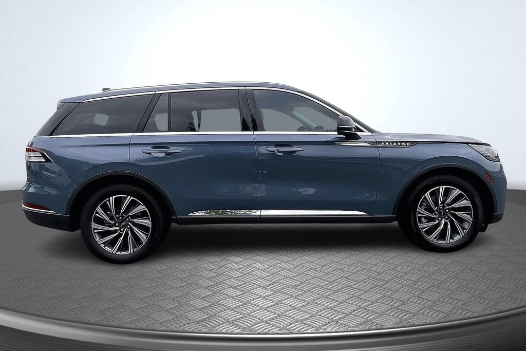 Used 2026 Lincoln Aviator 2WD image 4