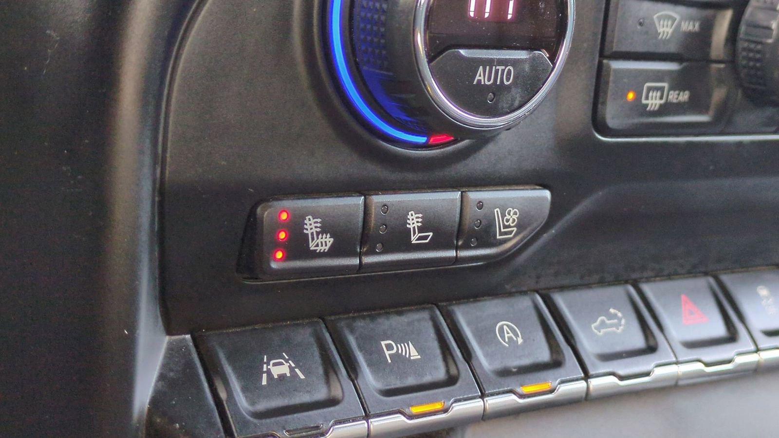 Used 2021 Chevrolet Silverado 1500 High Country w/ Technology Package image 40