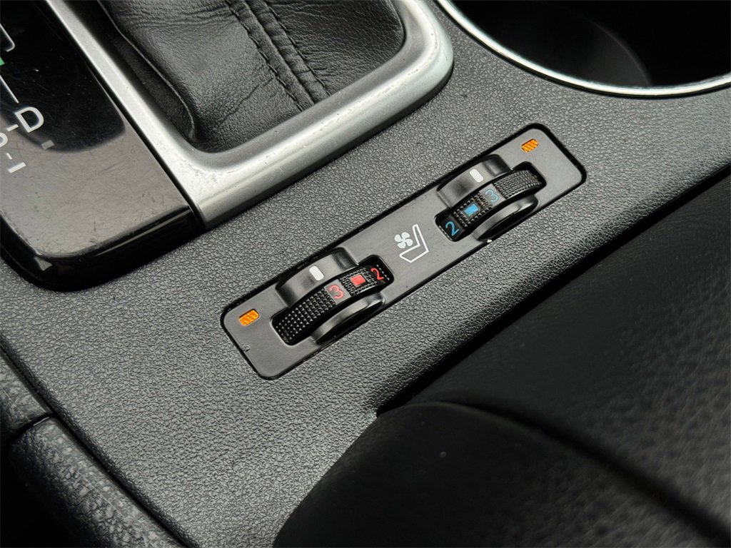 Used 2014 Toyota Highlander Limited image 37