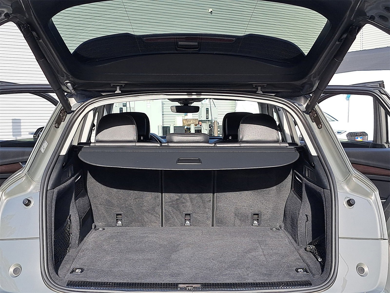 Used 2023 Audi Q5 e Premium w/ Convenience Package image 12