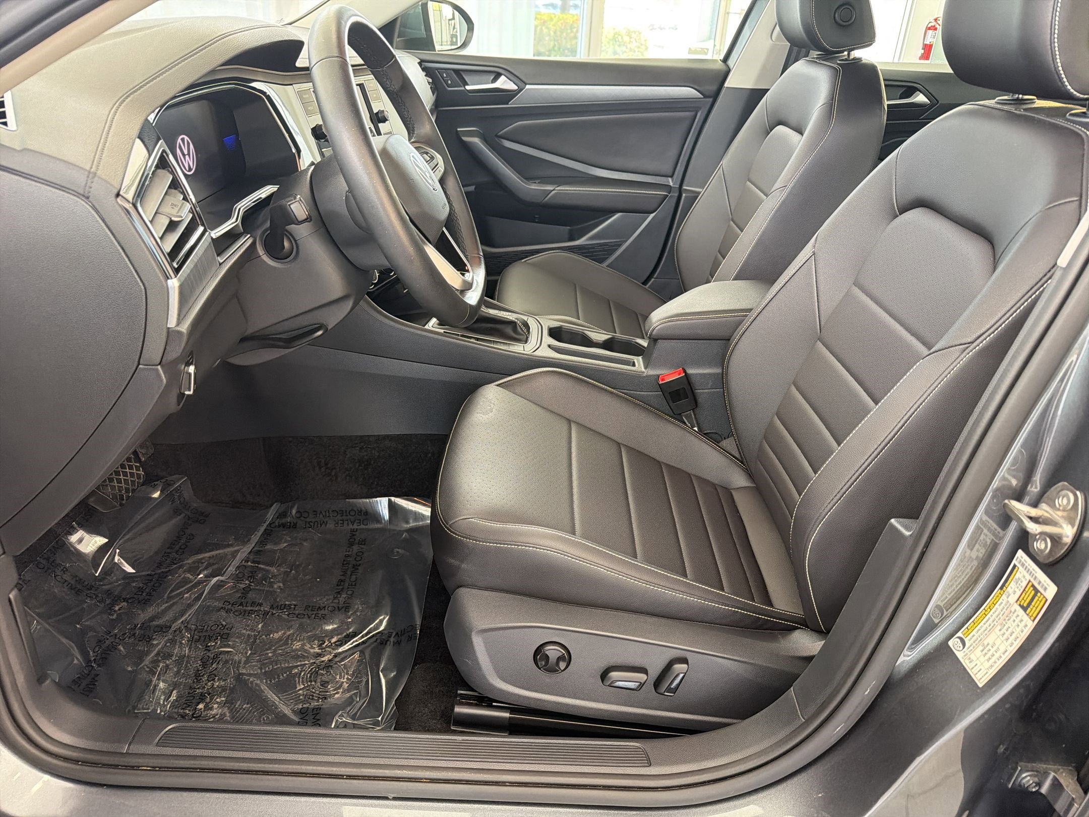 Used 2023 Volkswagen Jetta SE image 5