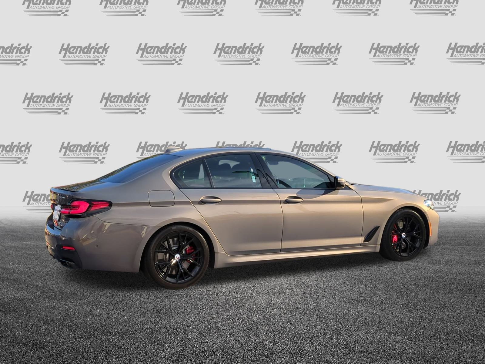Used 2023 BMW M550i xDrive w/ Dynamic Handling Package image 10