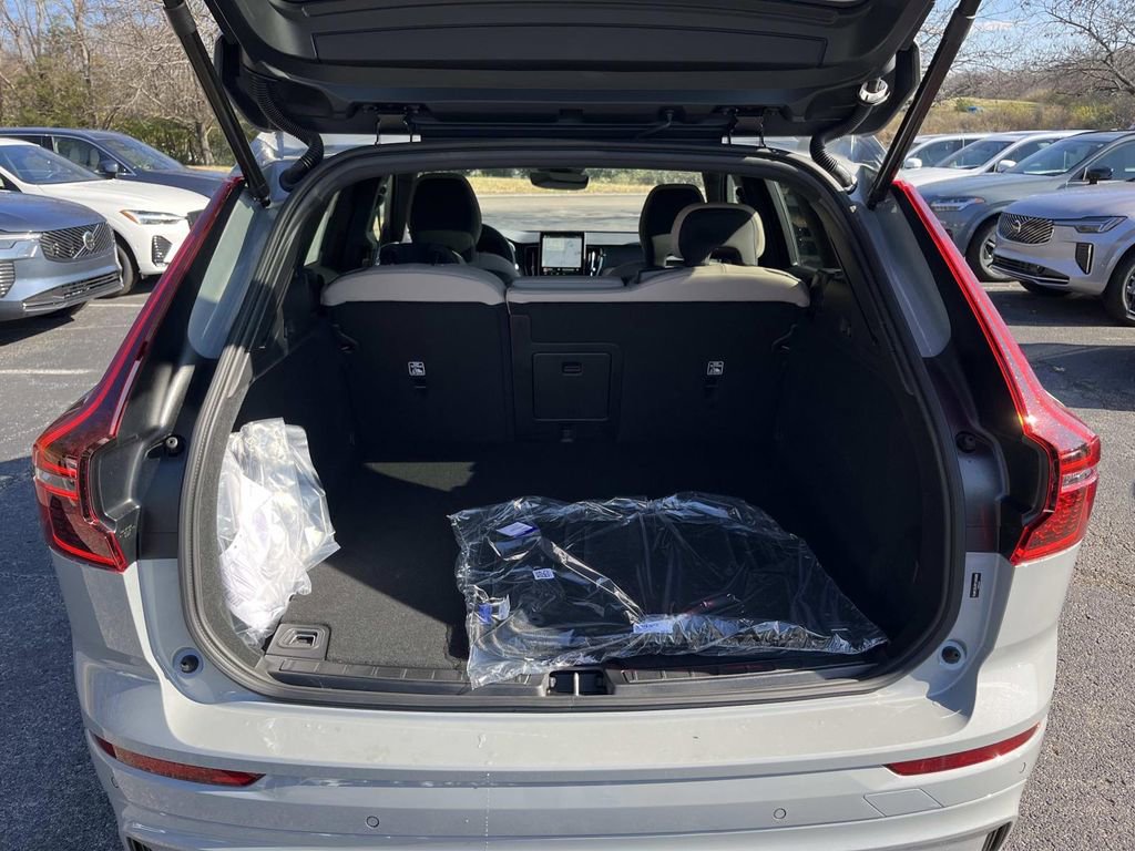 New 2026 Volvo XC60 B5 Core w/ Climate Package image 11