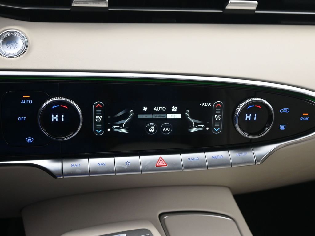 Used 2023 Genesis GV70 2.5T w/ Advanced Package image 17