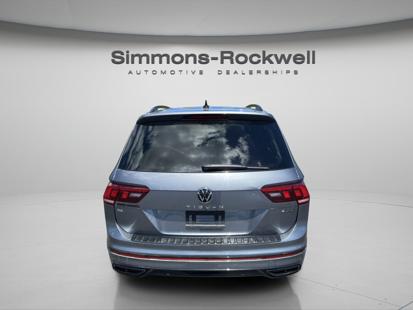 Used 2023 Volkswagen Tiguan SE R-Line AWD/4WD image 4