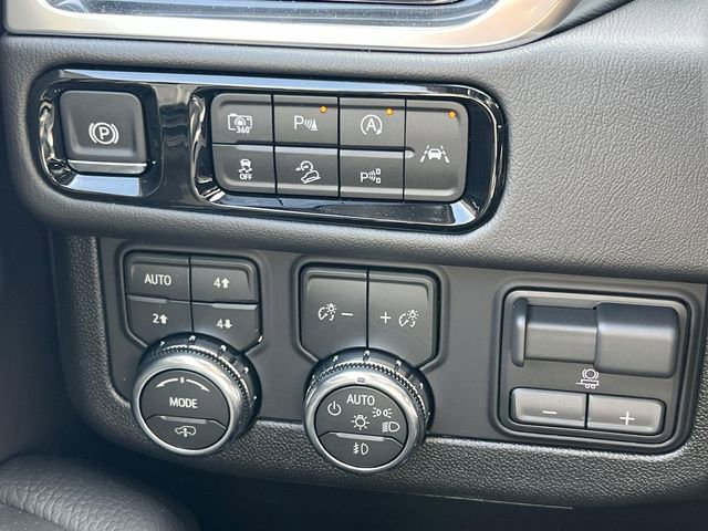 New 2026 GMC Yukon XL Denali w/ Denali Reserve Package image 21