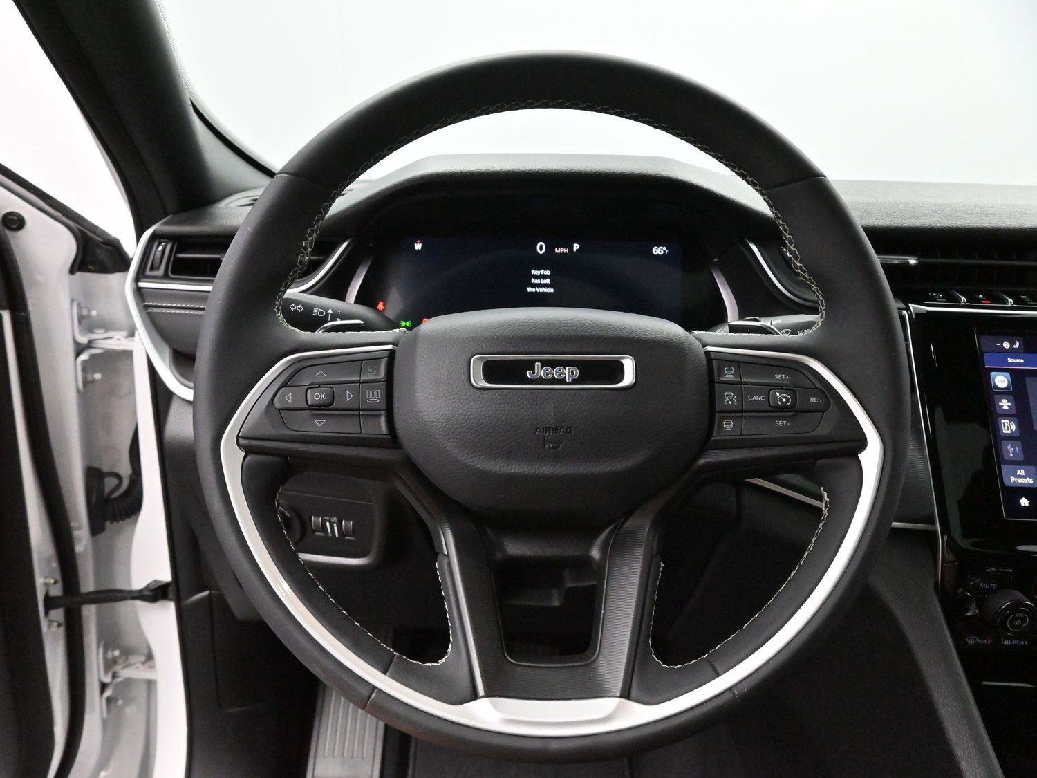 Used 2023 Jeep Grand Cherokee Altitude AWD/4WD image 14
