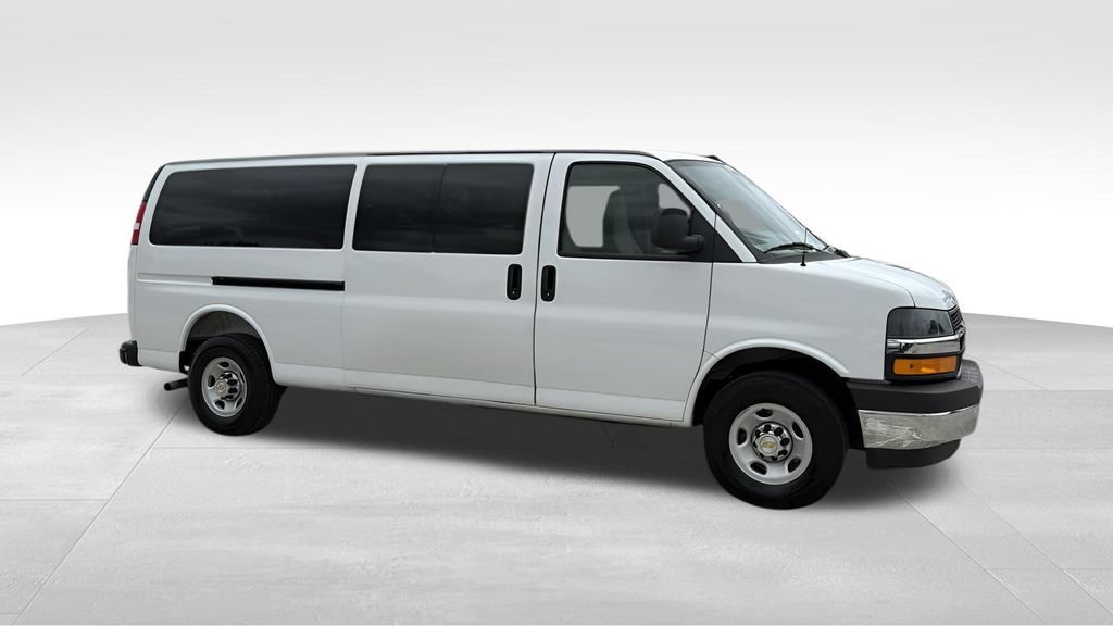 Used 2025 Chevrolet Express 3500 LT w/ LT Preferred Equipment Group RWD image 12