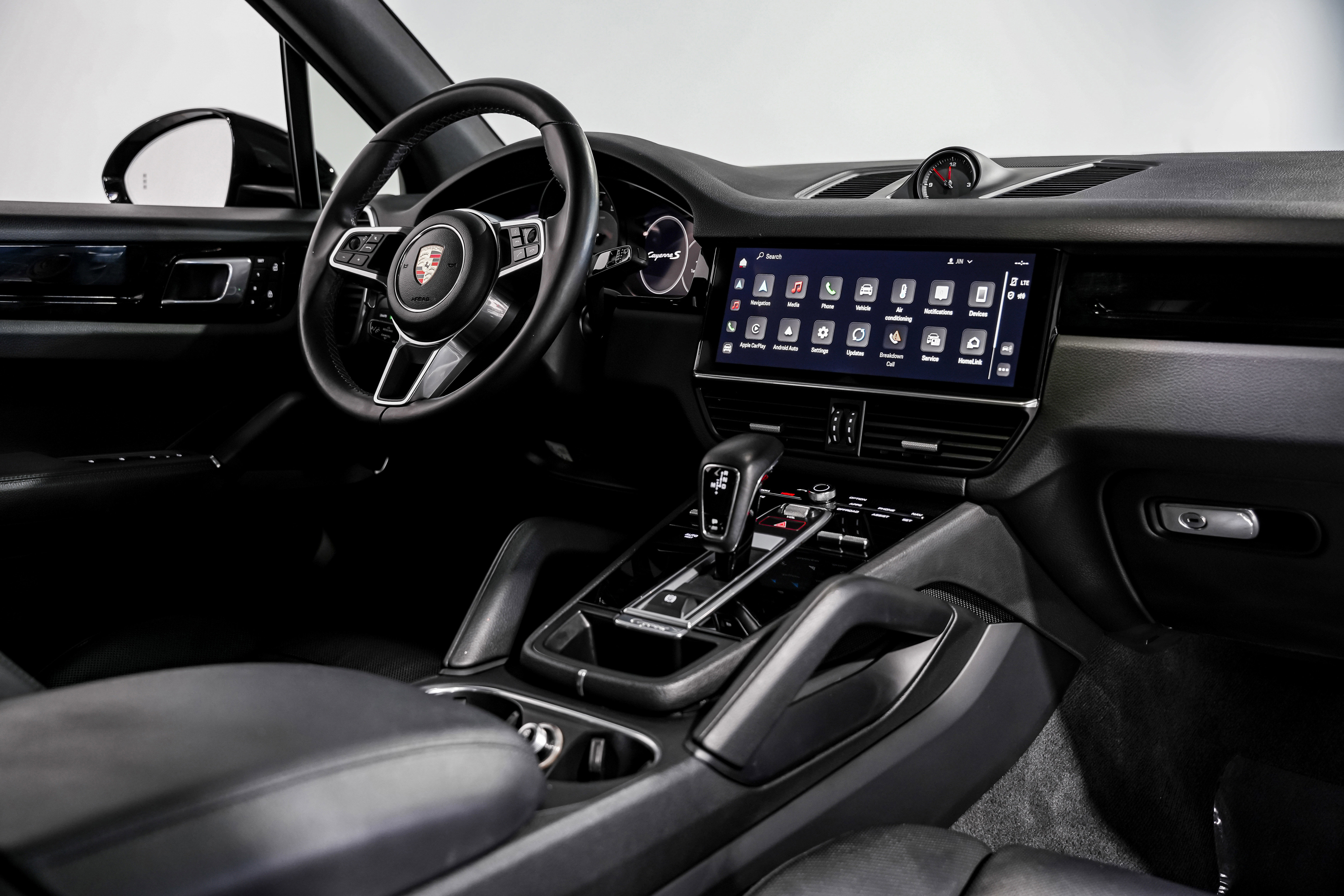 Used 2022 Porsche Cayenne S image 26