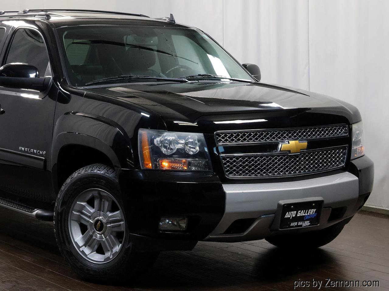Used 2013 Chevrolet Avalanche LT w/ Suspension Package, Off-Road image 2