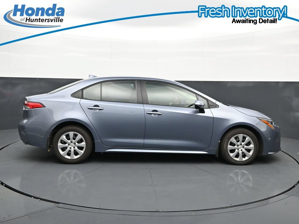 Used 2025 Toyota Corolla LE FWD image 11