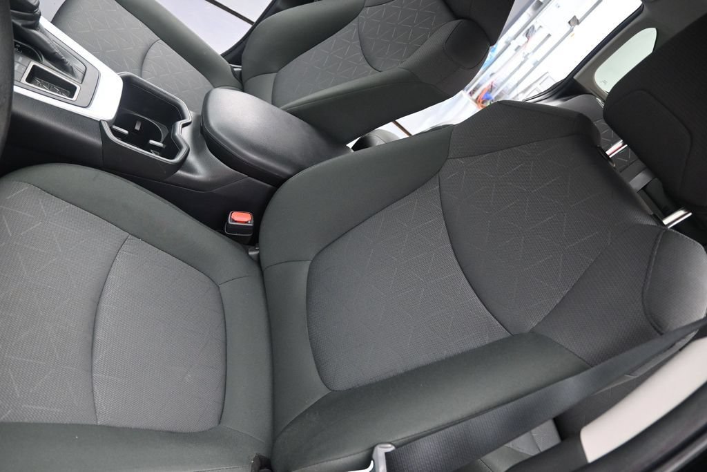 Used 2025 Toyota RAV4 XLE FWD image 9
