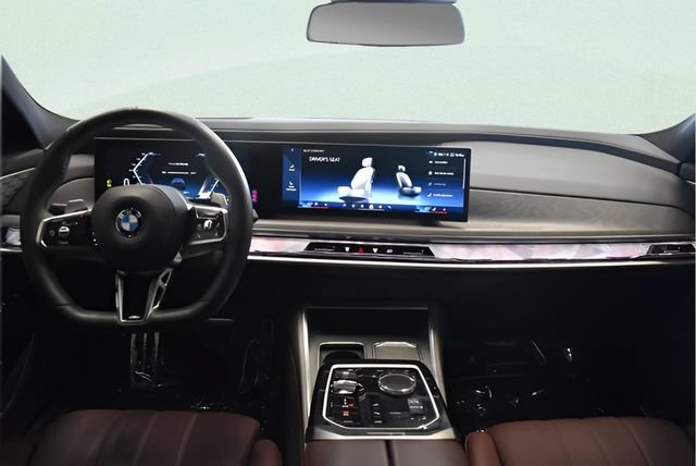 Used 2023 BMW 760i xDrive AWD/4WD image 5