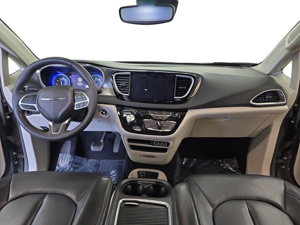 Certified 2023 Chrysler Pacifica Touring-L FWD image 9