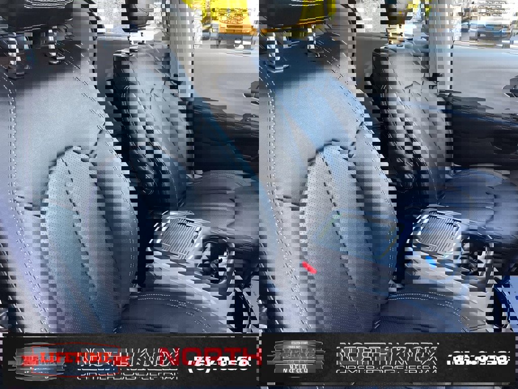 Used 2024 Chrysler Pacifica Touring-L image 29