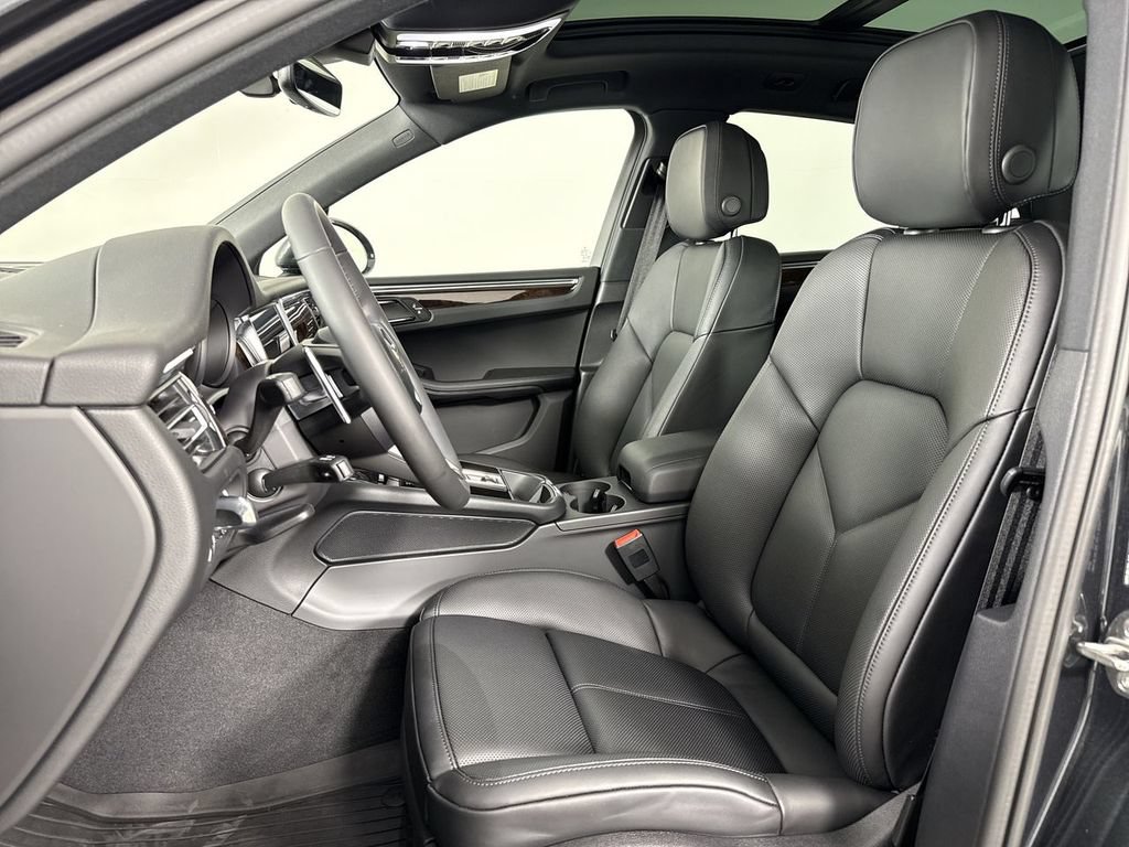 New 2026 Porsche Macan AWD/4WD image 5