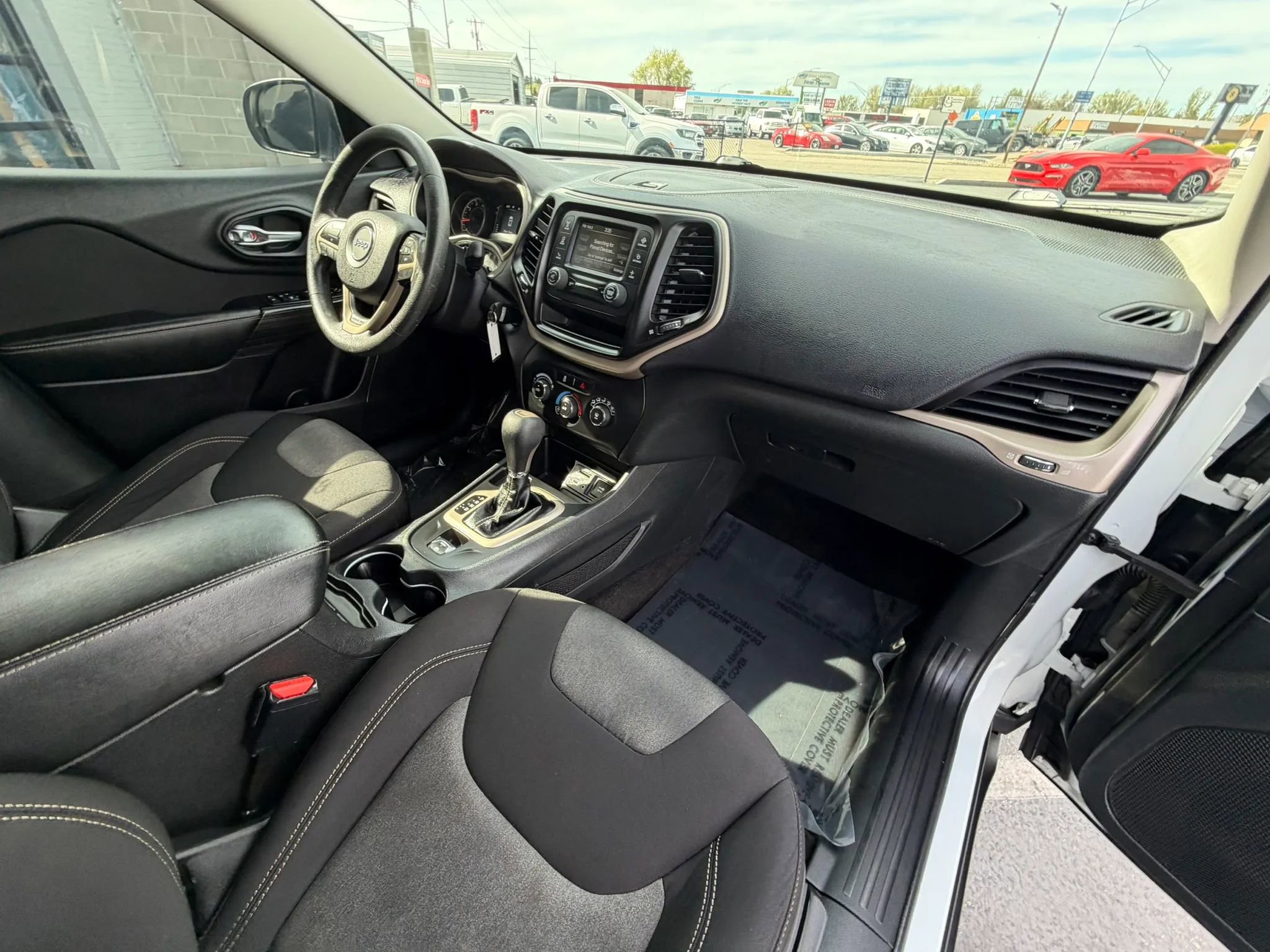 Used 2015 Jeep Cherokee Sport image 13