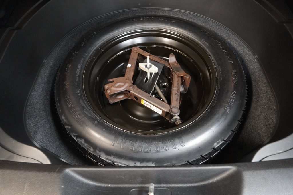 Used 2014 Jeep Cherokee Limited AWD/4WD image 11