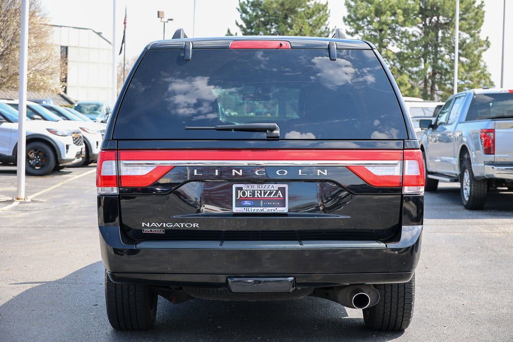 Used 2017 Lincoln Navigator Select image 24