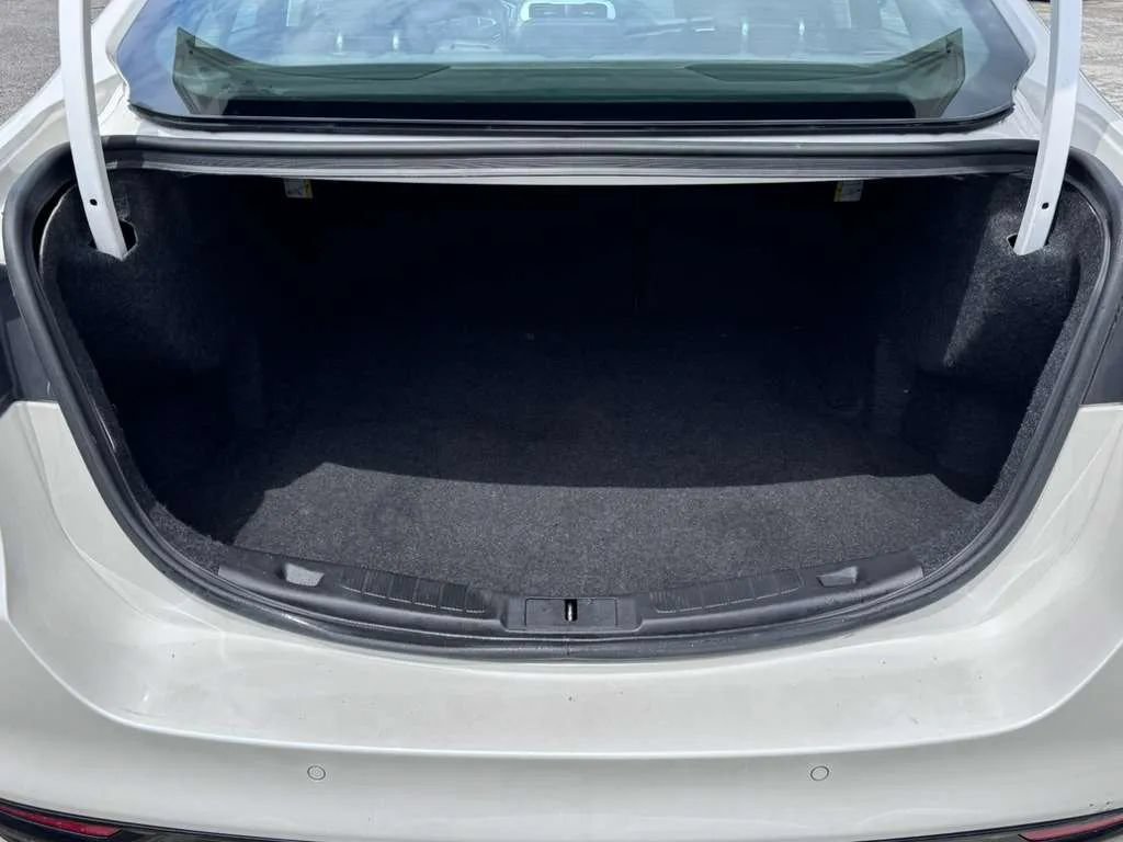 Used 2016 Ford Fusion SE FWD image 9