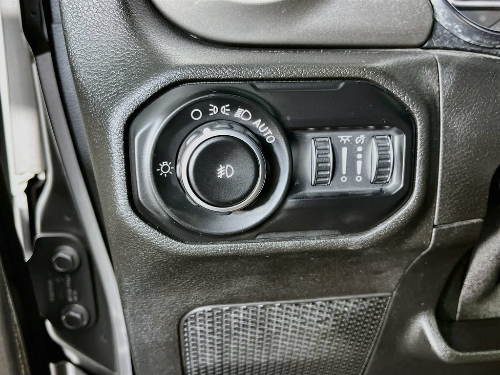 Used 2020 Jeep Wrangler Unlimited Sahara AWD/4WD image 13