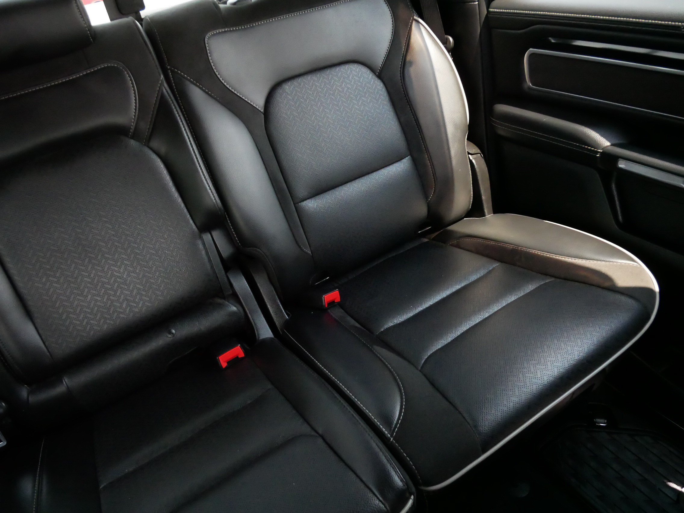 Used 2022 RAM 1500 Laramie AWD/4WD image 14