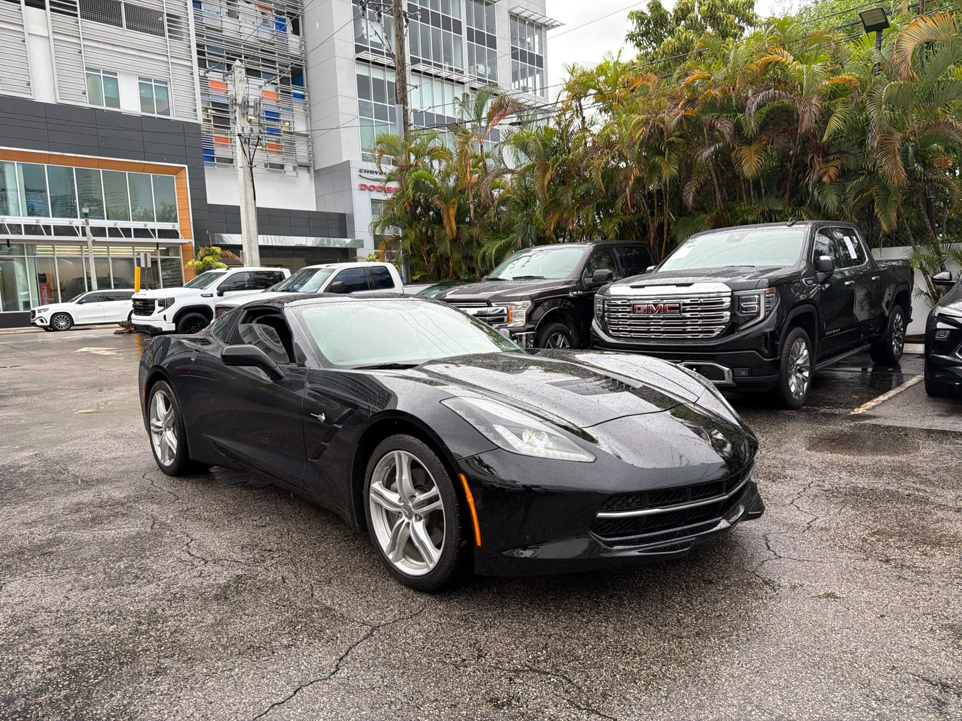 Used 2017 Chevrolet Corvette Stingray Coupe w/ 1LT RWD video 3