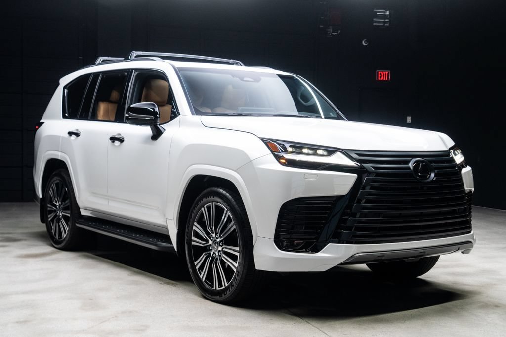 Used 2025 Lexus LX 600 4WD w/ Appearance Package image 8