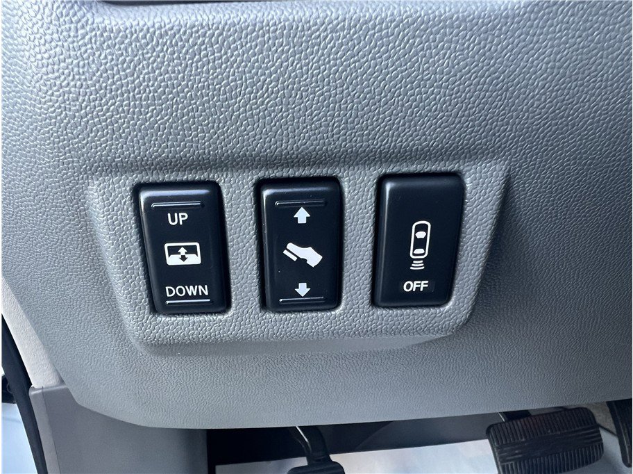 Used 2005 Nissan Titan LE w/ (U01) Nissan Navigation Pkg image 22