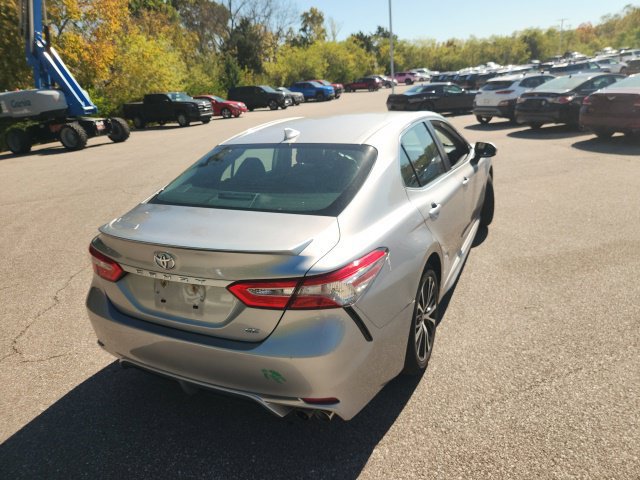 Used 2019 Toyota Camry SE FWD image 11