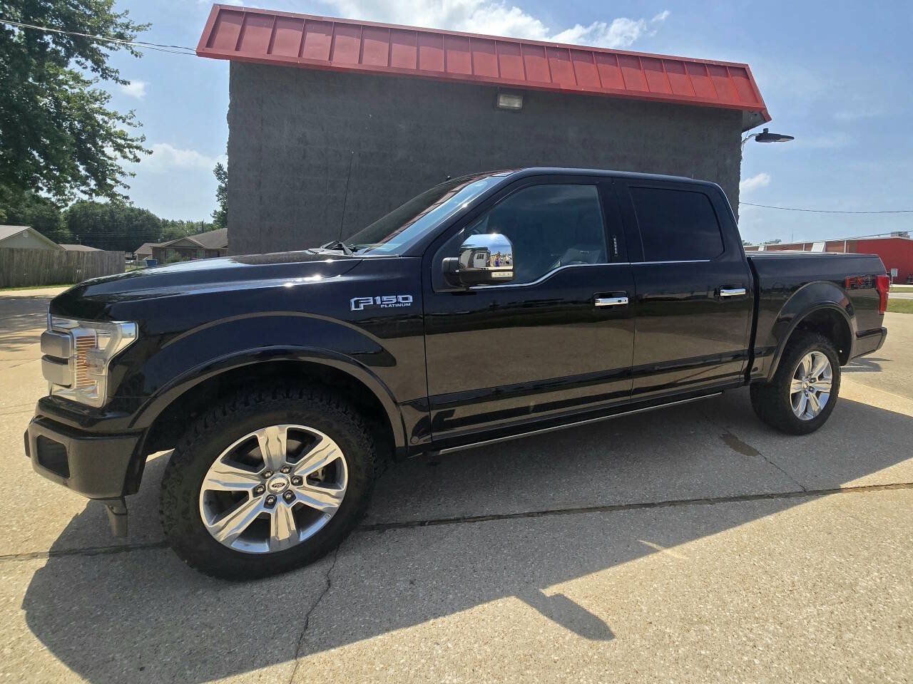 Used 2018 Ford F150 Platinum w/ Equipment Group 701A Luxury AWD/4WD image 1
