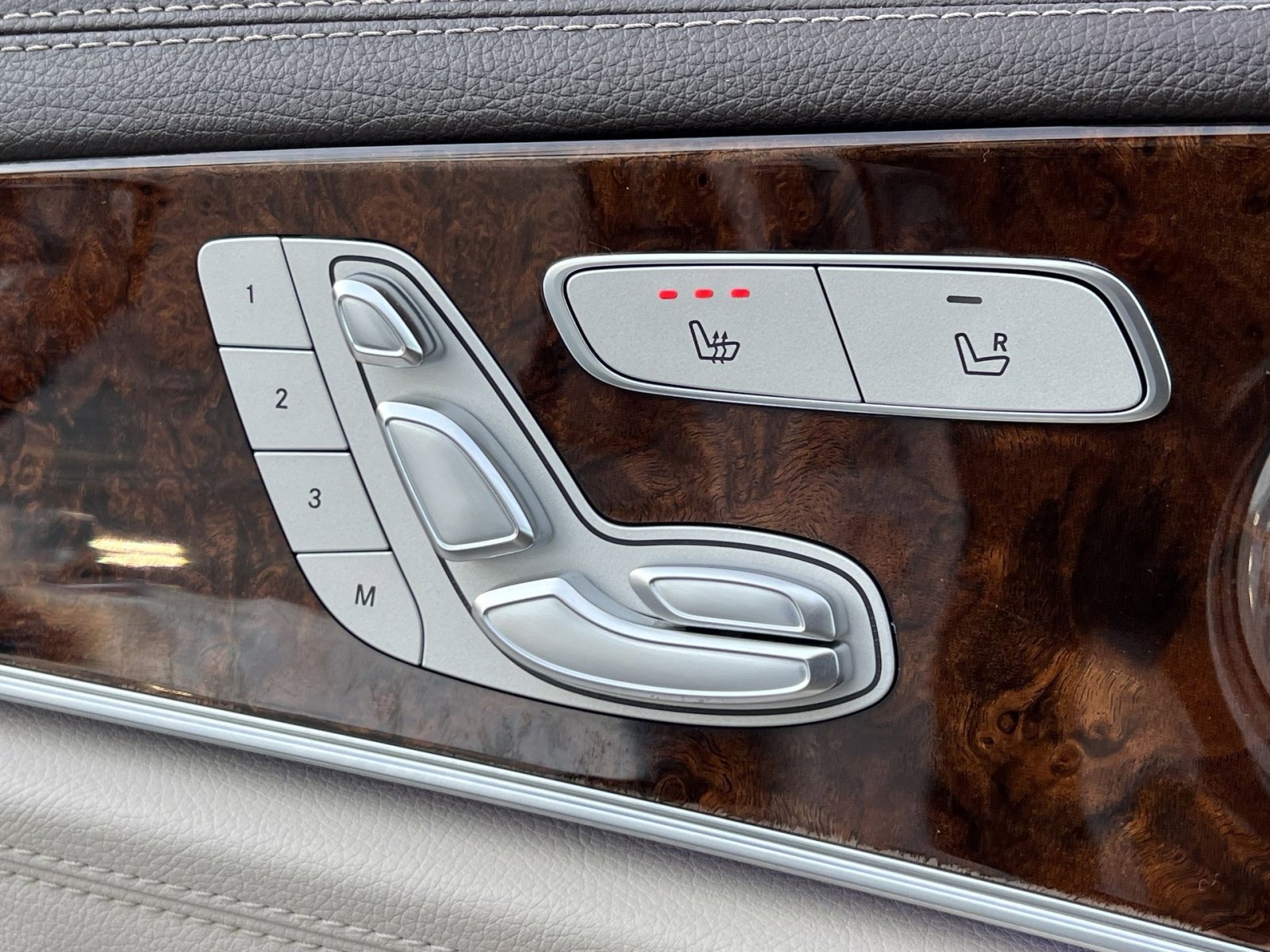 Used 2020 Mercedes-Benz E 350 4MATIC Sedan image 34