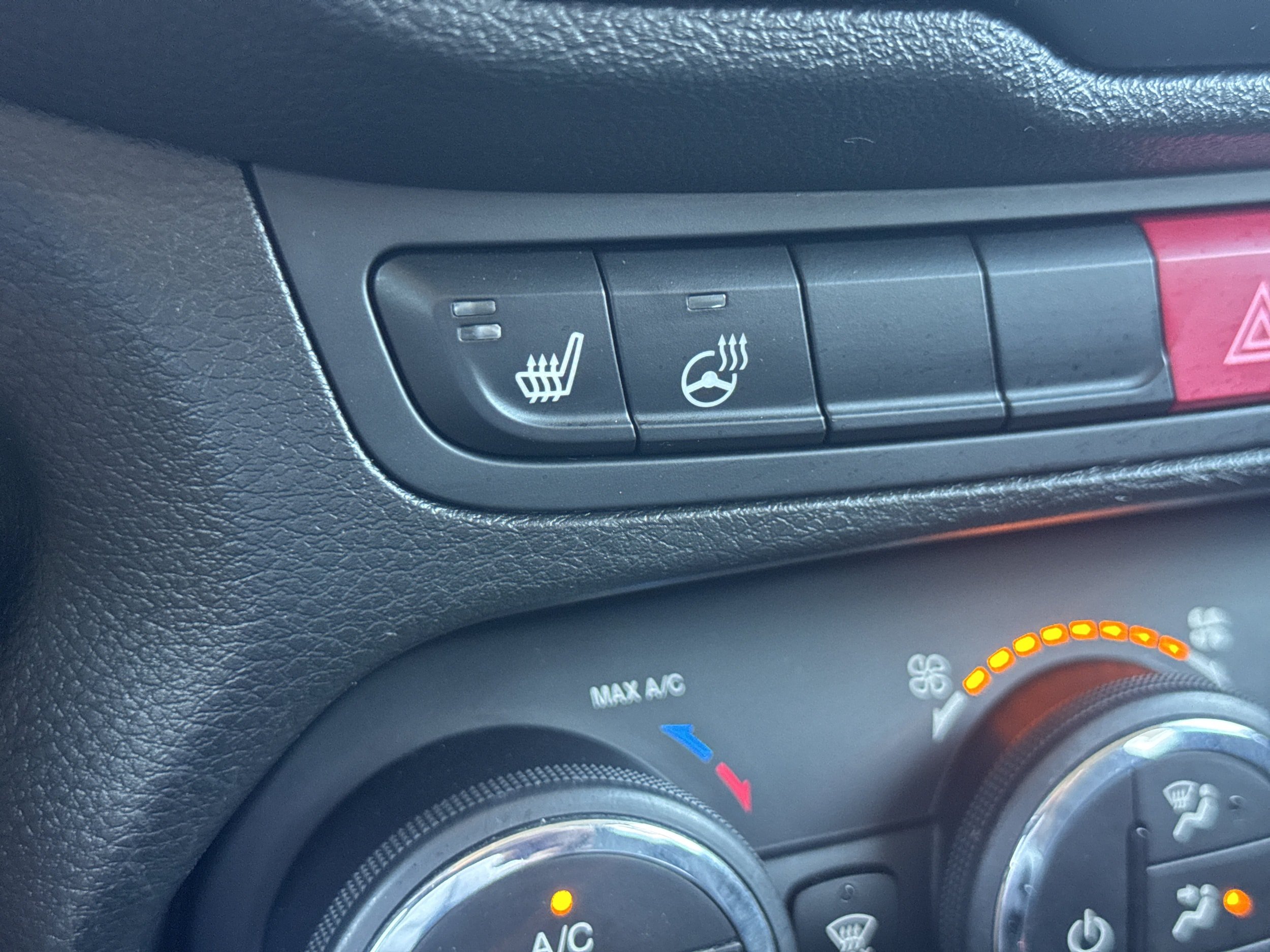 Used 2017 Jeep Renegade Limited FWD image 17