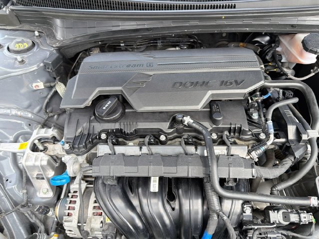 Used 2025 Hyundai Elantra Sport FWD image 30