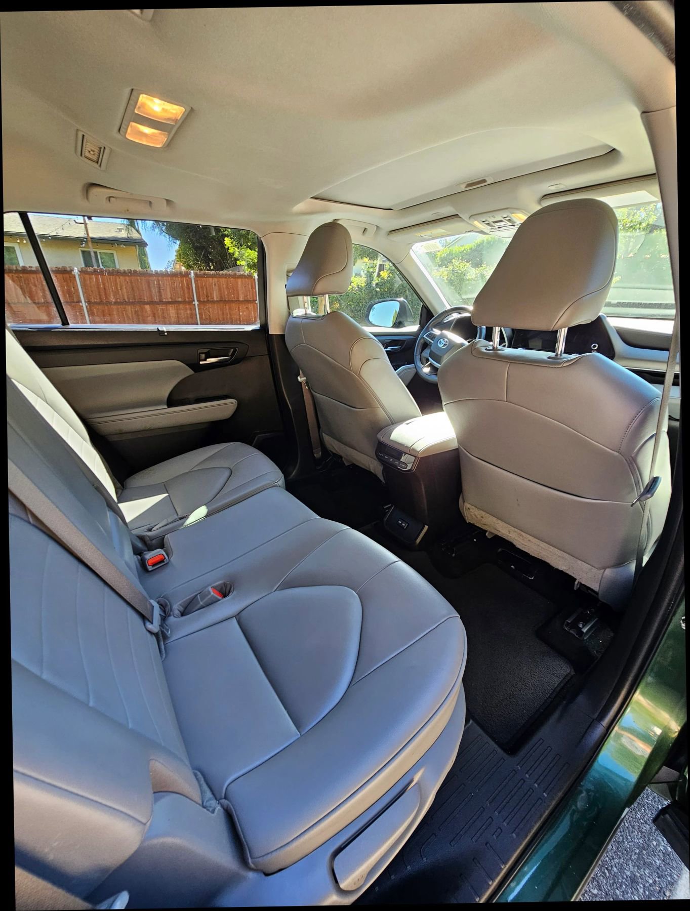 Used 2023 Toyota Highlander XLE image 27