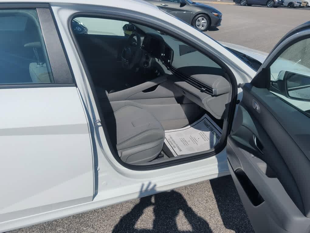New 2026 Hyundai Elantra SE FWD image 28
