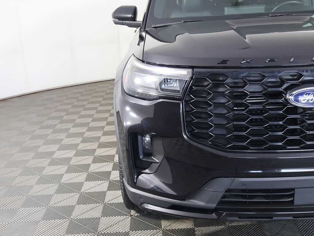 Used 2025 Ford Explorer ST-Line w/ ST-Line Street Pack AWD/4WD image 13