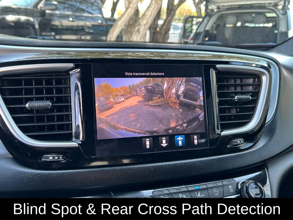 Used 2020 Chrysler Pacifica Touring-L Plus image 27