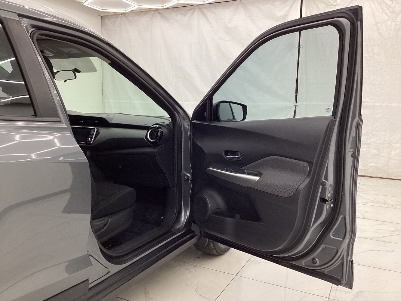 Used 2018 Nissan Kicks SV image 17