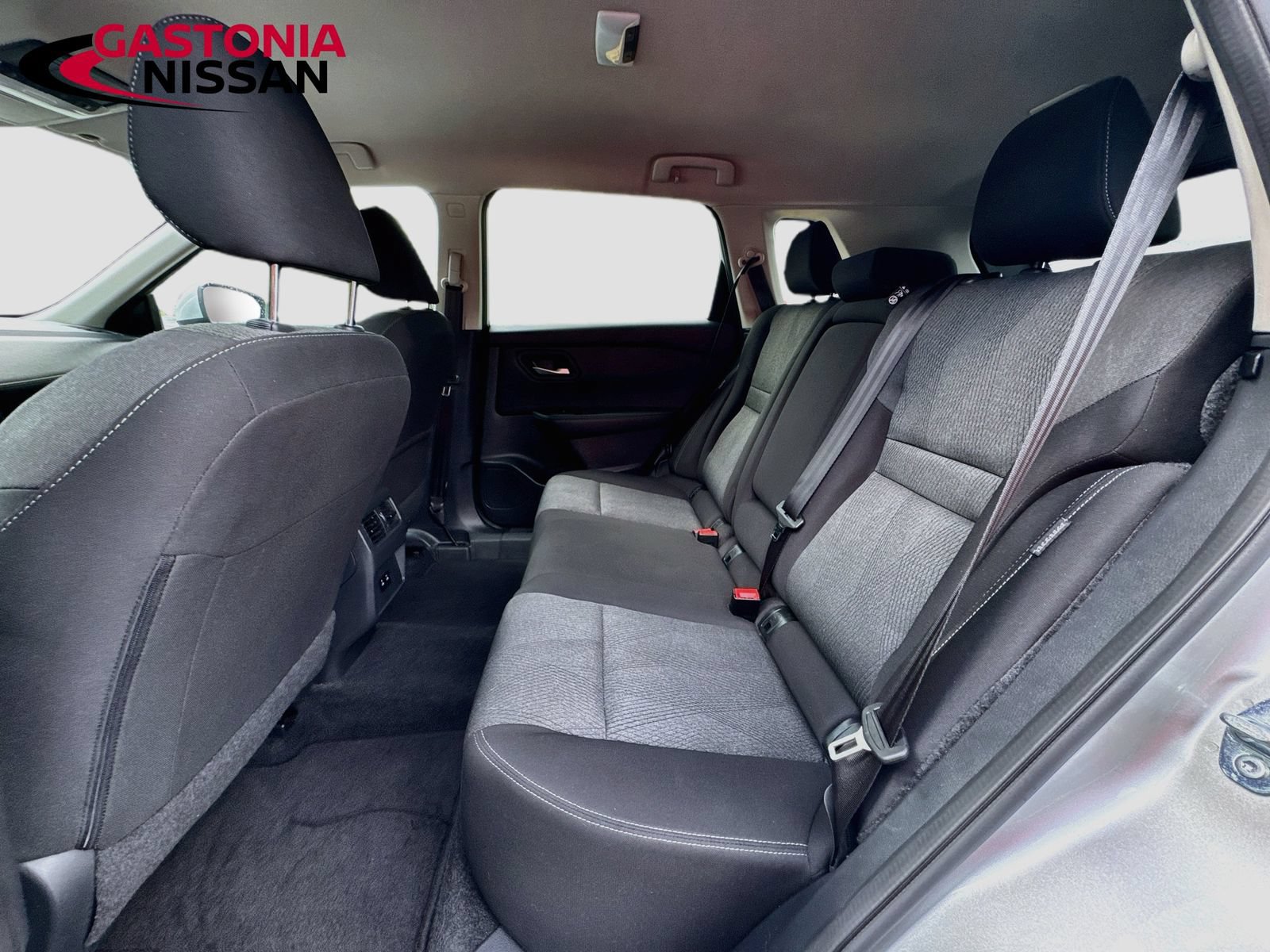 Used 2025 Nissan Rogue SV FWD image 31