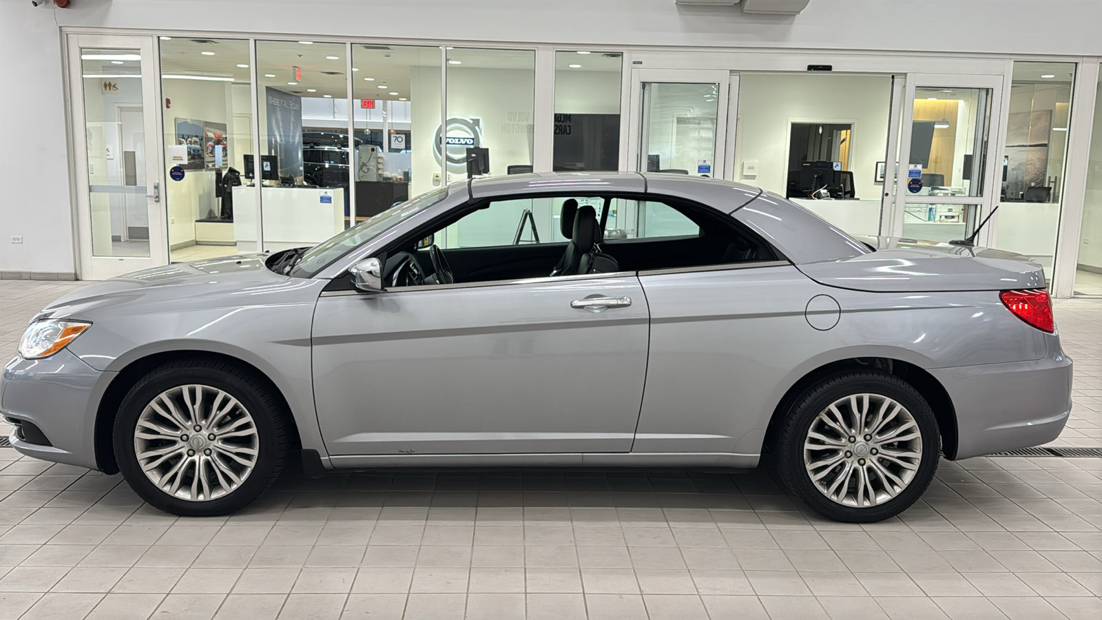 Used 2013 Chrysler 200 Limited FWD image 8