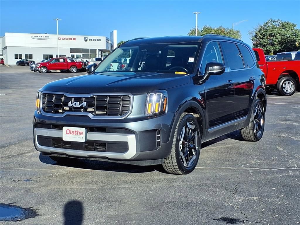 Used 2024 Kia Telluride S image 2