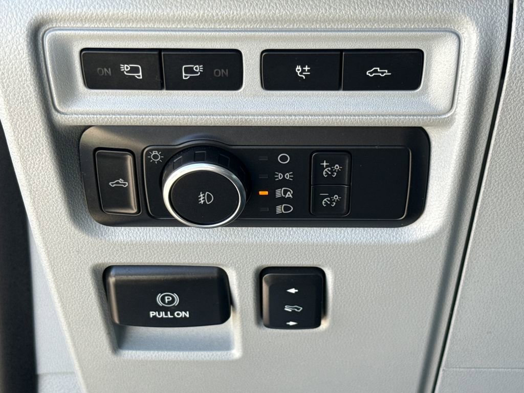 Used 2022 Ford F150 Limited image 15