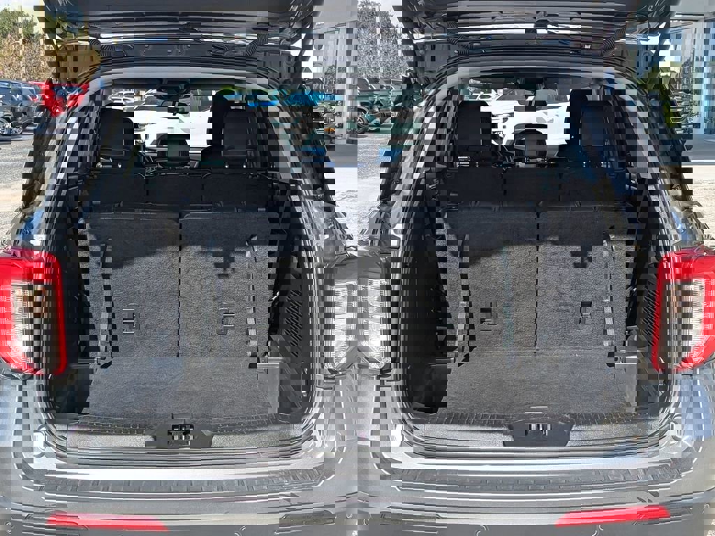 Used 2024 Ford Explorer XLT w/ Equipment Group 202A image 8