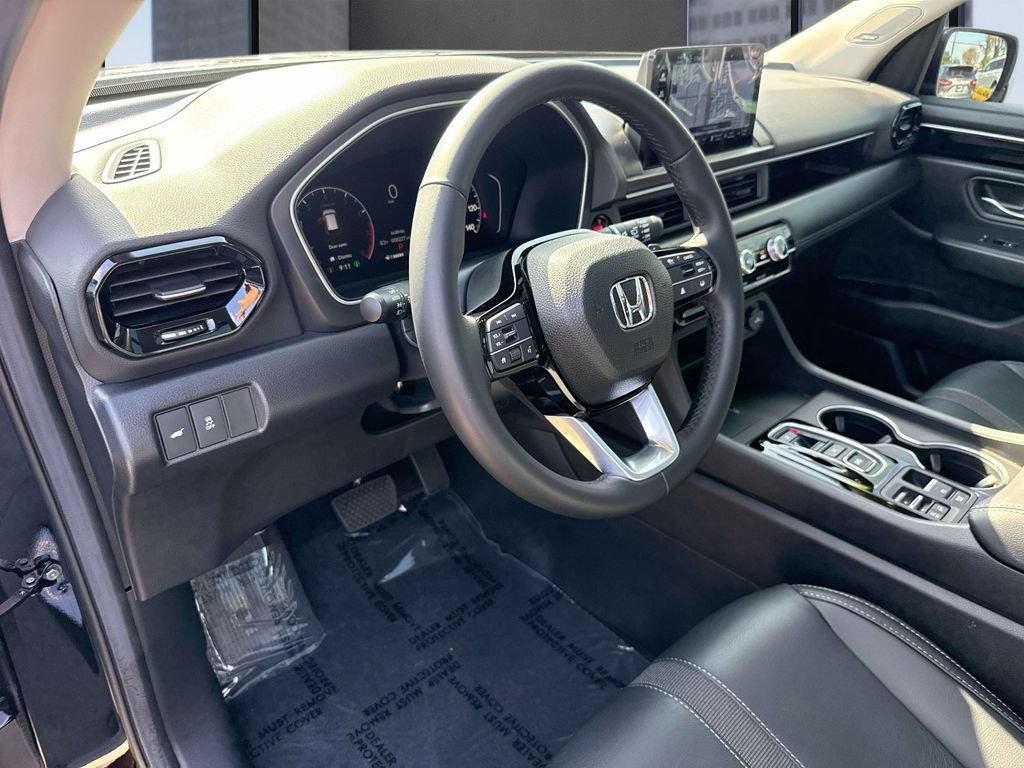 Used 2025 Honda Pilot Touring image 32