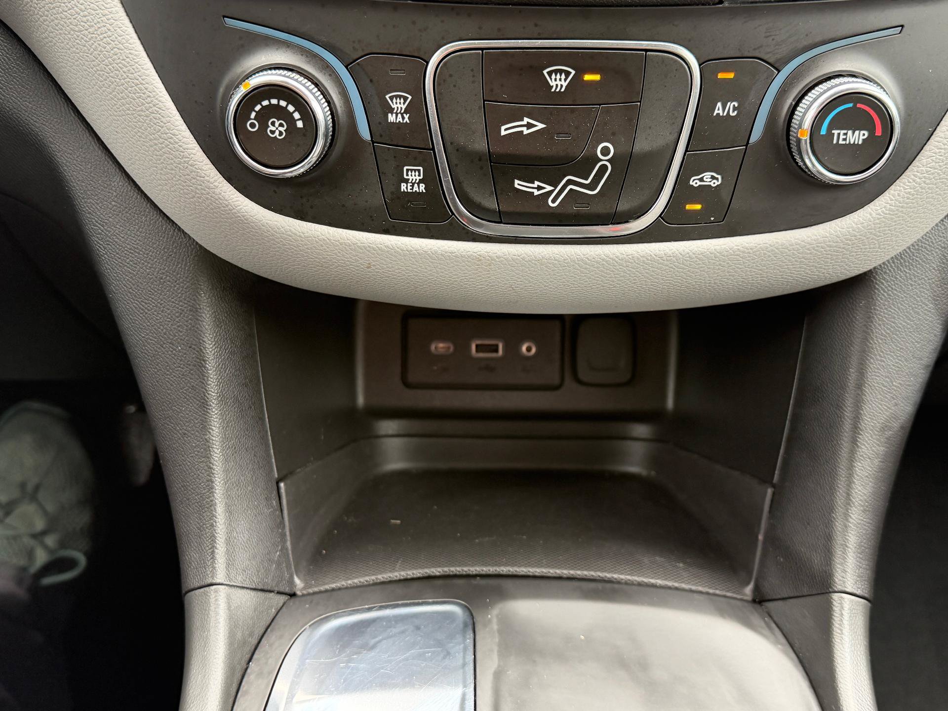Used 2023 Chevrolet Equinox LS w/ LS Convenience Package FWD image 15