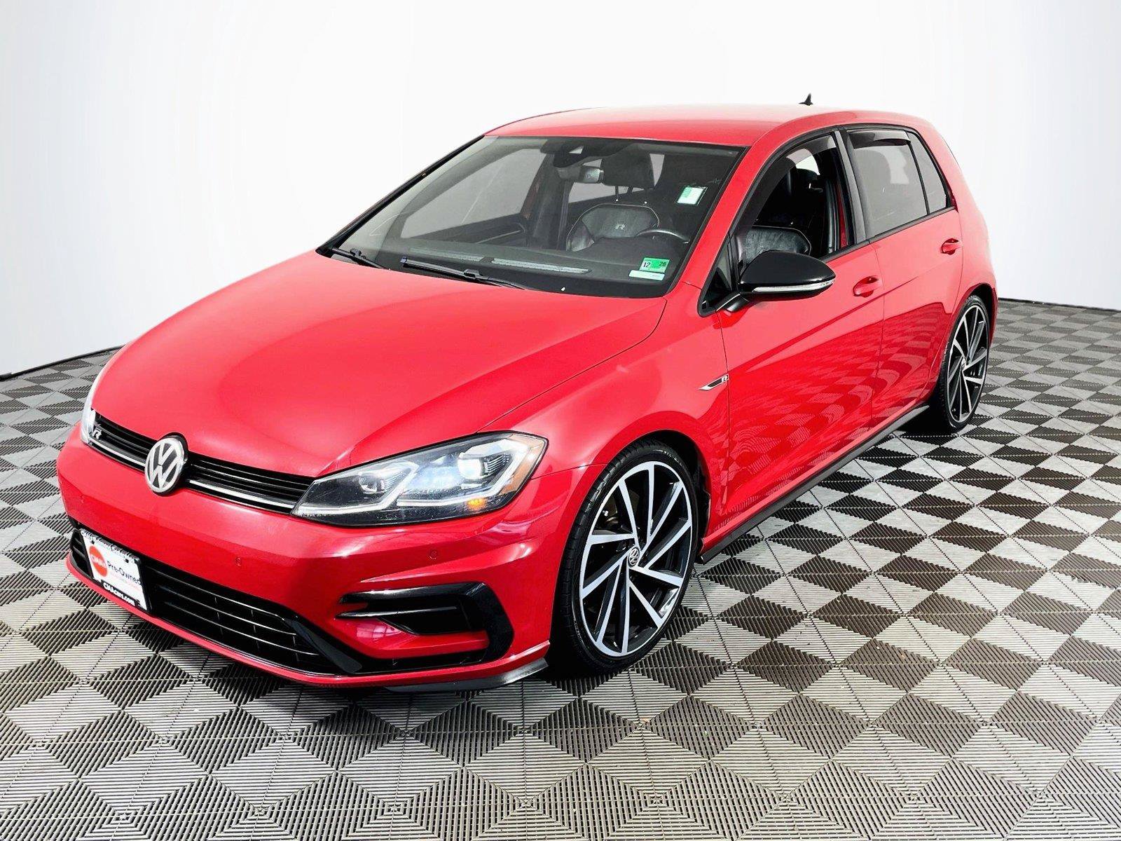 Used 2018 Volkswagen Golf 4-Door AWD/4WD image 3
