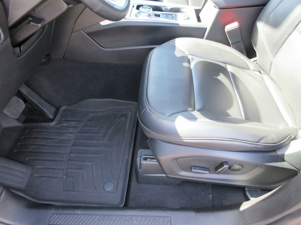 Used 2023 Ford Explorer XLT w/ Equipment Group 202A AWD/4WD image 23
