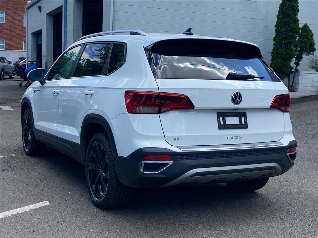 Certified 2023 Volkswagen Taos SE w/ Panoramic Sunroof Package FWD image 2