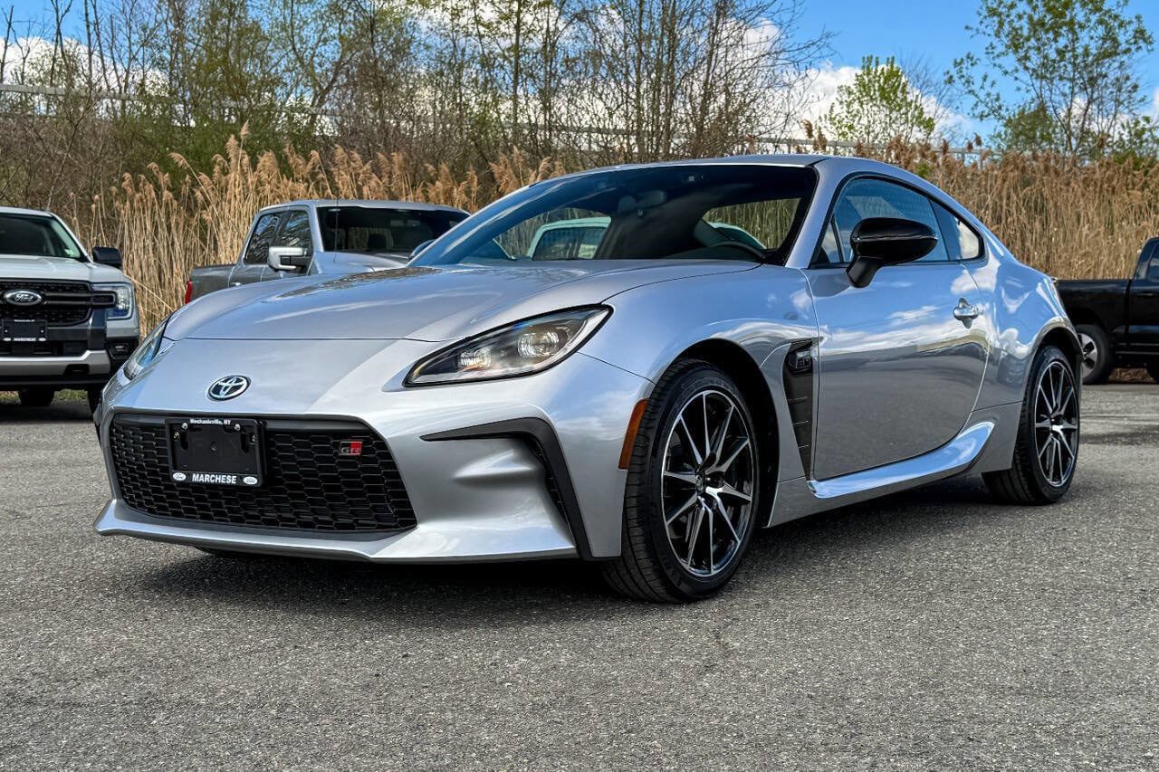 Used 2024 Toyota GR86 RWD image 7